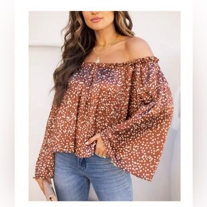 Pleaded, off the shoulder, blouse